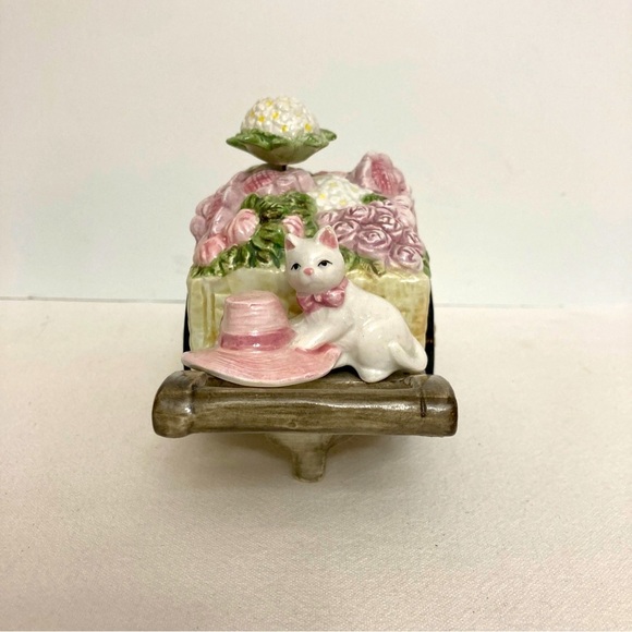 Vtg Schmid Ceramic Music Box "Waltz of the Flowers" Cat Wheelbarrow Flowers - Picture 3 of 7